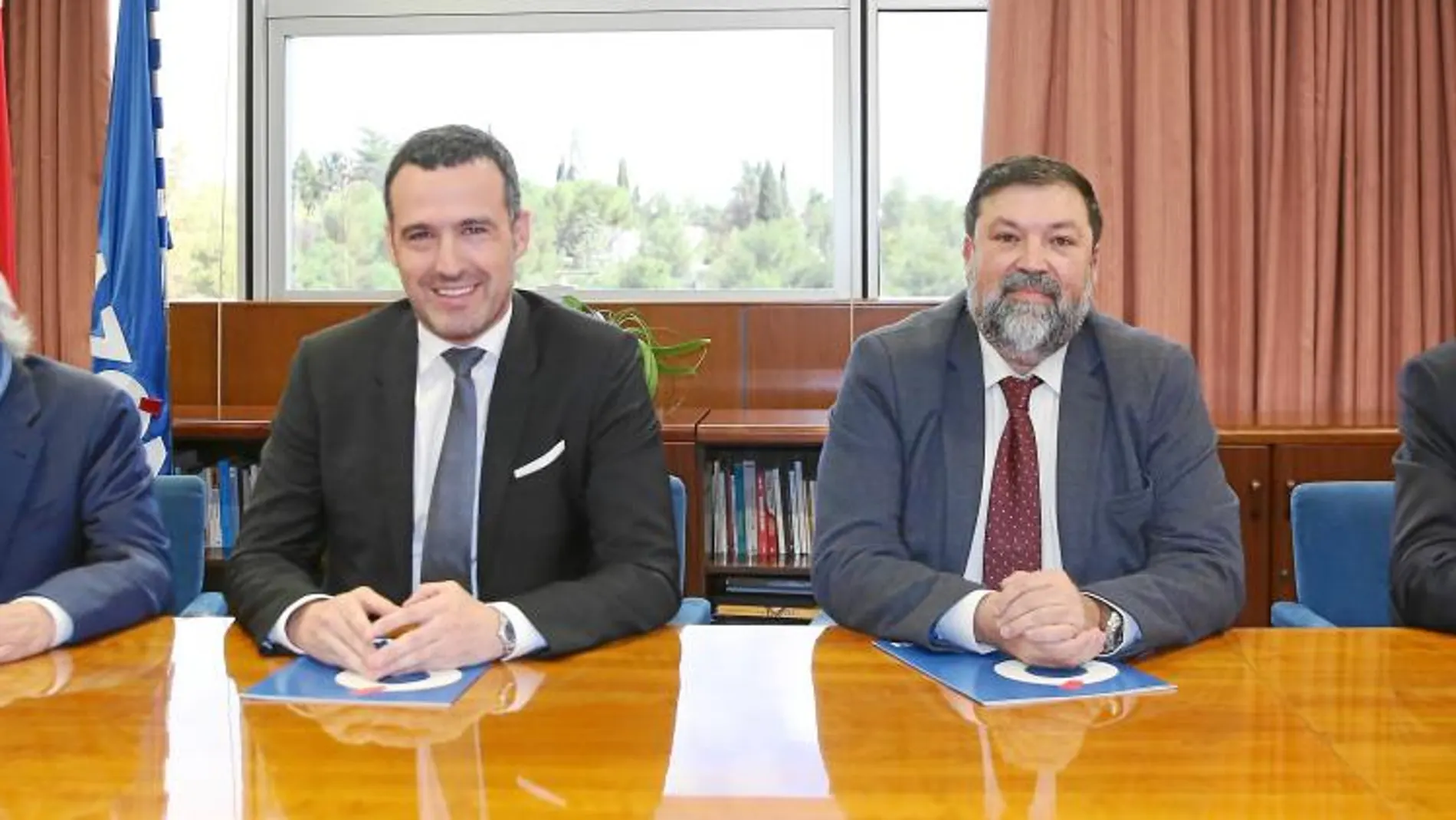 De izquierda a derecha: R. Aurín (consultor en Gobernanza del Agua), R. Cots (secretario general del Ayuntamiento de Gavá), F. Caamaño (ex ministro de Justicia) y V. Gómez (ex ministro de Trabajo e Inmigración)