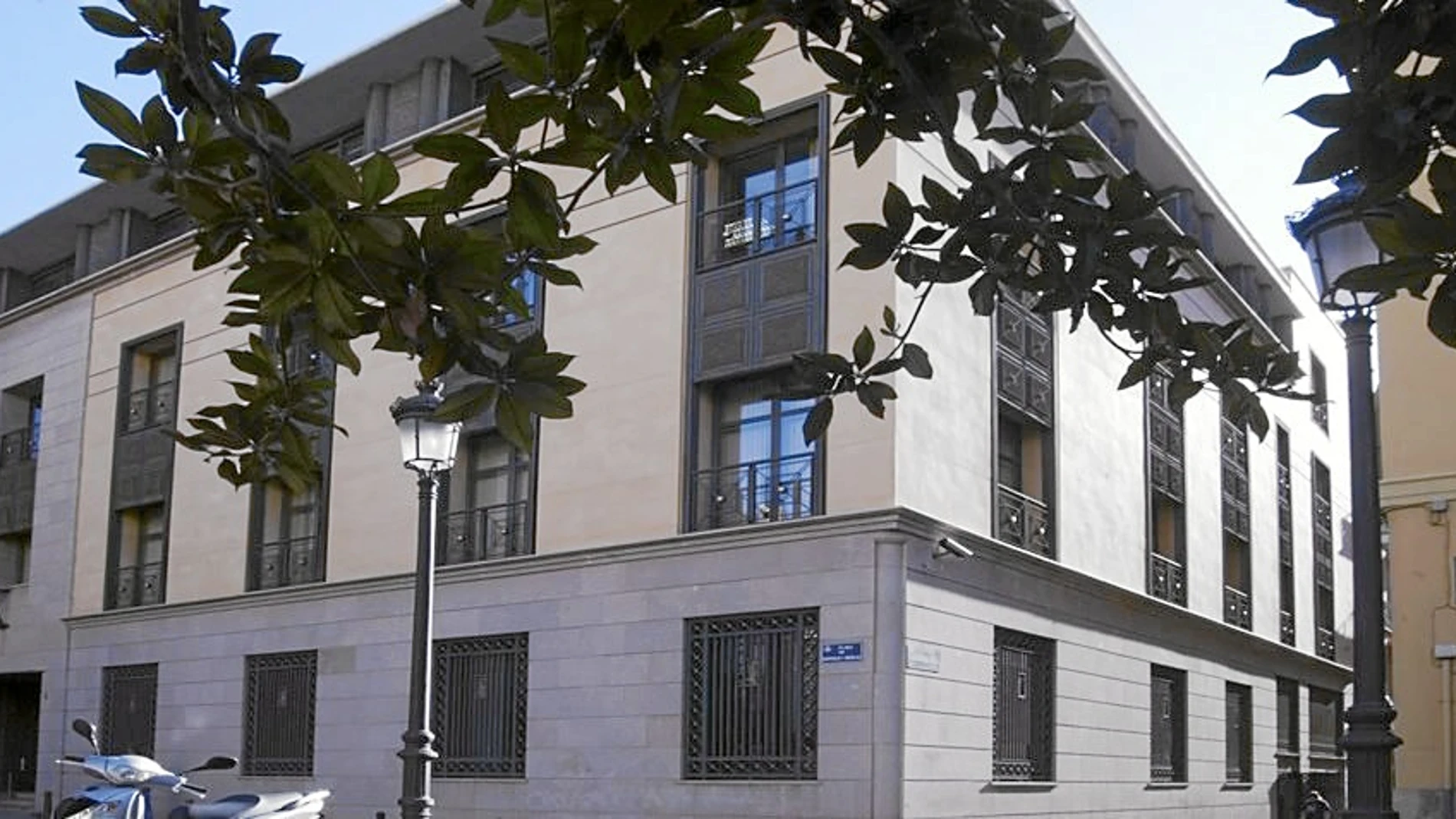 En la imagen, la sede del Instituto Valenciano de Finanzas (IVF), en la plaza de Nápoles y Sicilia