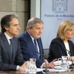 Iñigo de la Serna, Íñigo Méndez de Vigo y Fátima Báñez, tras un Consejo de Ministros. Rubén Mondelo