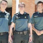 El teniente Óscar C. junto a varios compañeros de la Guardia Civil en el nuevo destino que ocupa en la actualidad en Aragón