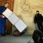 Fotografía del traslado de papeles a Cataluña desde Salamanca