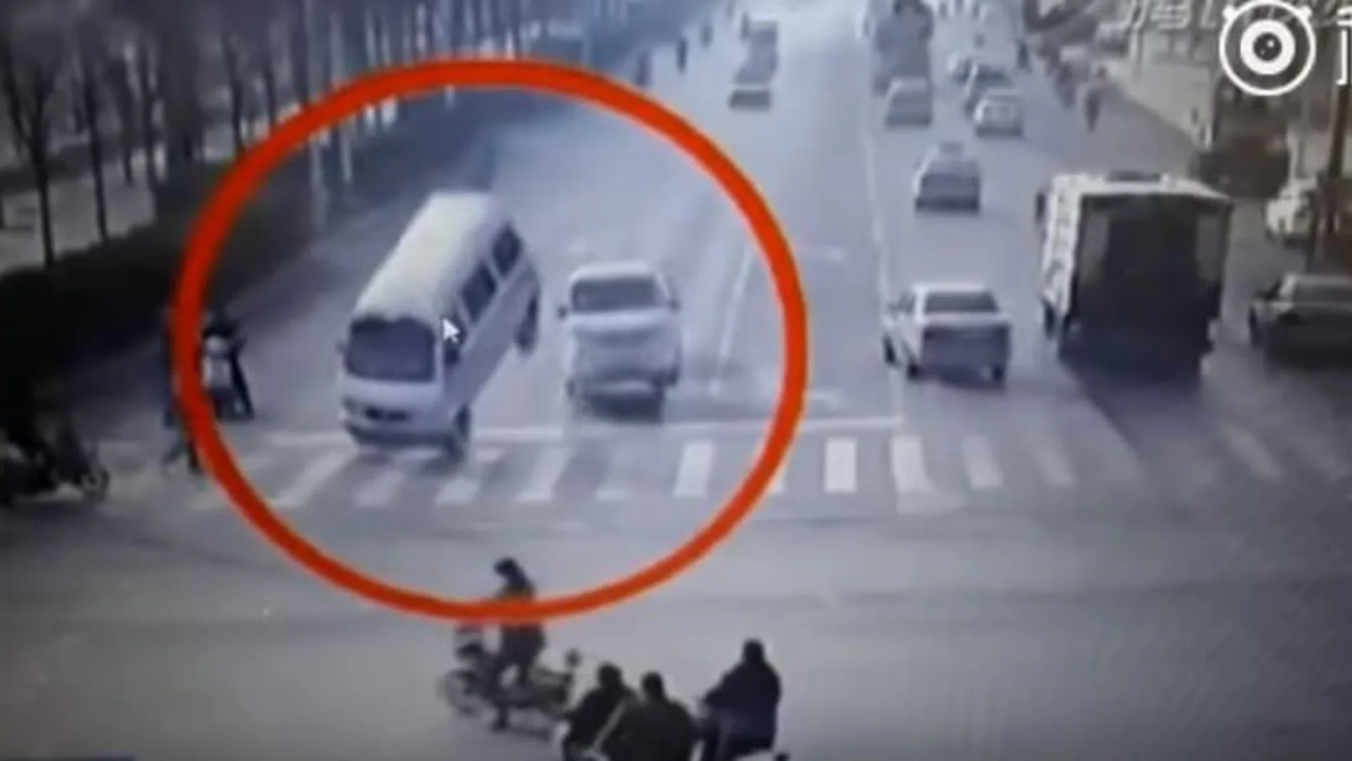 El misterioso vídeo de varios coches levitando desconcierta a los internautas