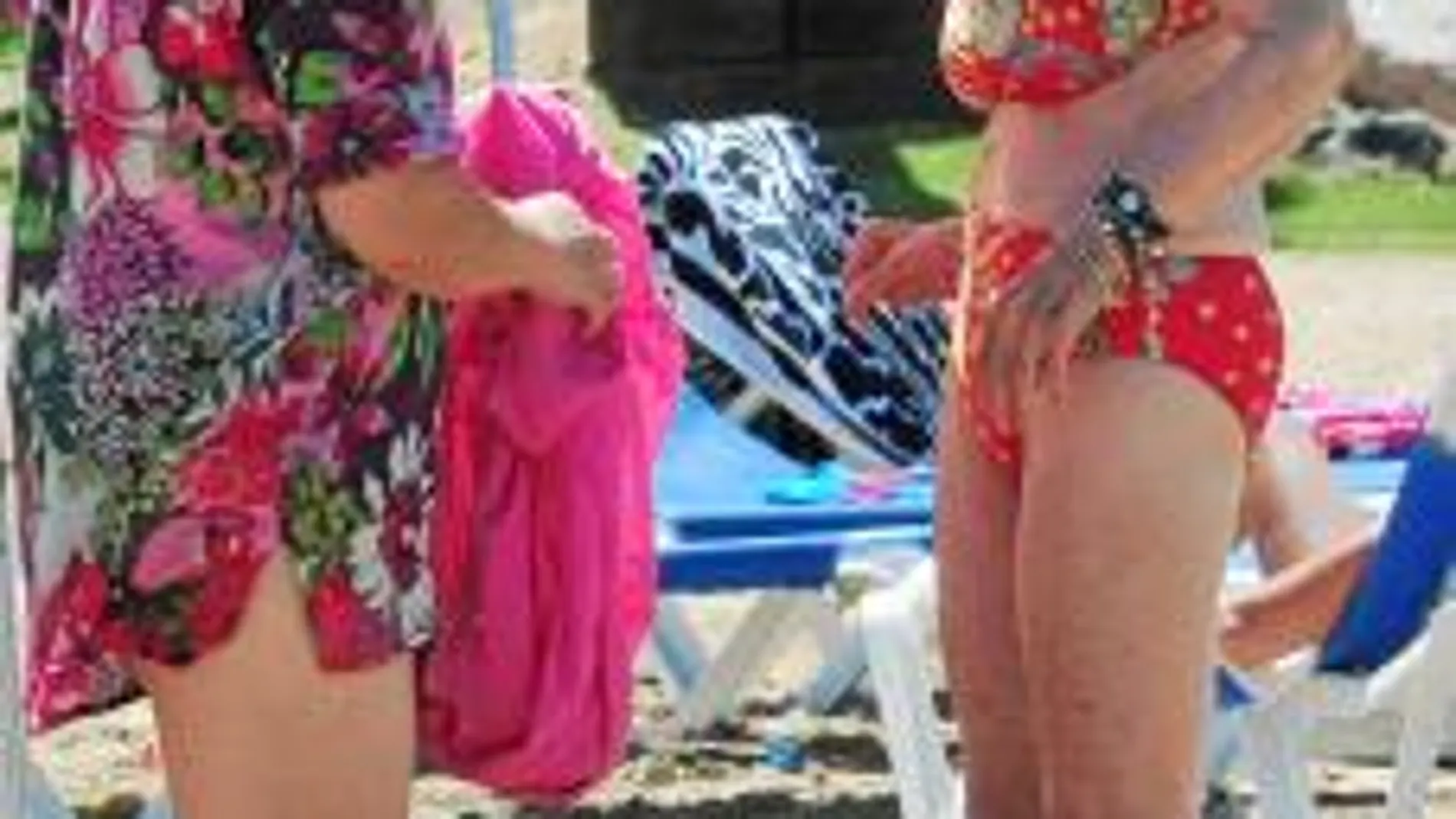 La duquesa no ha dudado en lucir sus curvas en una playa de Ibiza