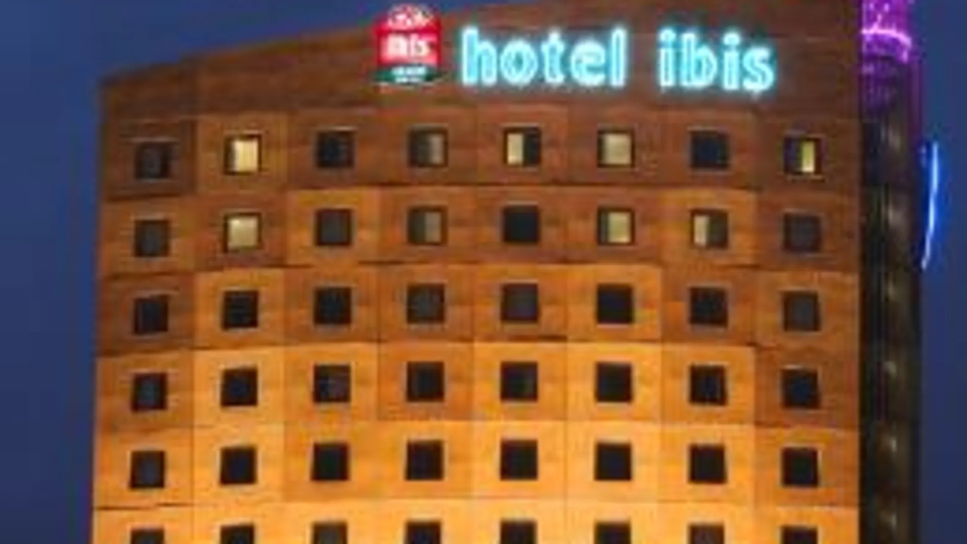 Fachada del Ibis Barcelona Meridiana
