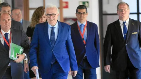 El consejero José Sánchez Maldonado, a su llegada a la comisión parlamentaria sobre los cursos de formación de la Junta