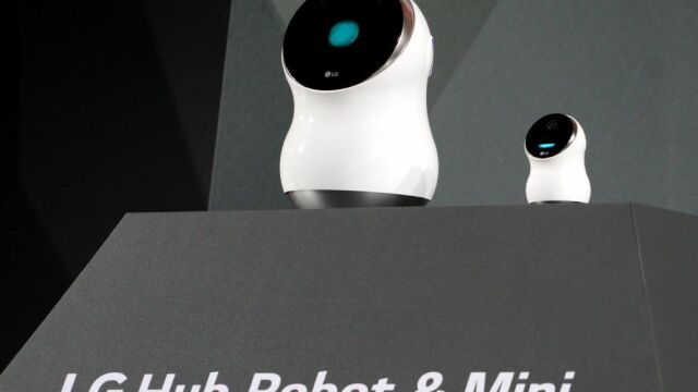 El LG Hub Robot, concebido como un asistente personal, durante su presentación en la feria