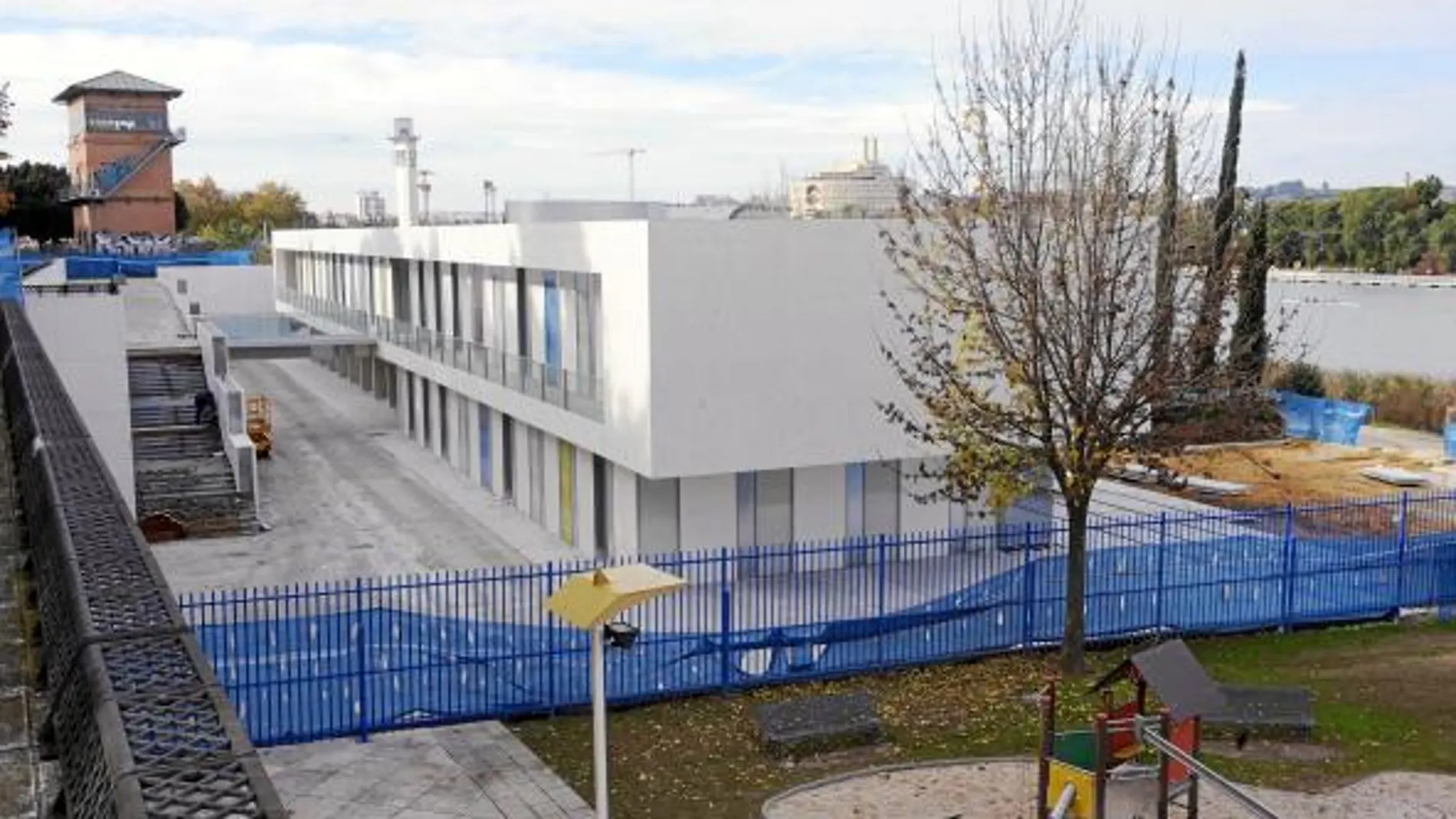 Las obras de la biblioteca de Torneo, con salida también al río, están prácticamente concluidas