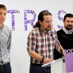Pablo Iglesias (c), en rueda de prensa junto Íñigo Errejón (i) y Ramón Espinar (d). EFE/Nicolás Rodríguez