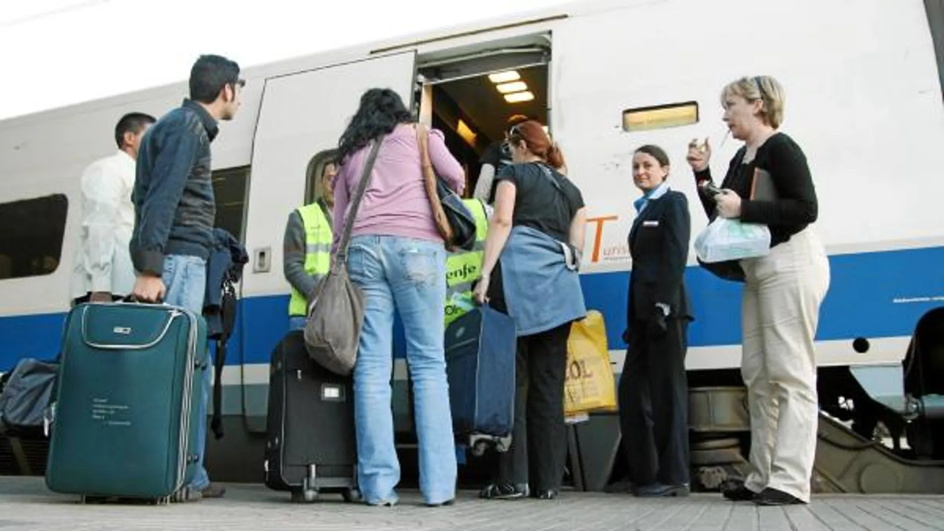 Más trenes en las conexiones con Madrid y el norte de España