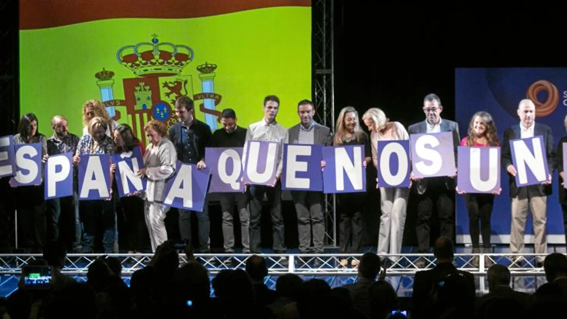 Los principales líderes de Sociedad Civil Catalana en el que acto que la entidad organizó ayer en Barcelona para celebrar el día de la Fiesta Nacional