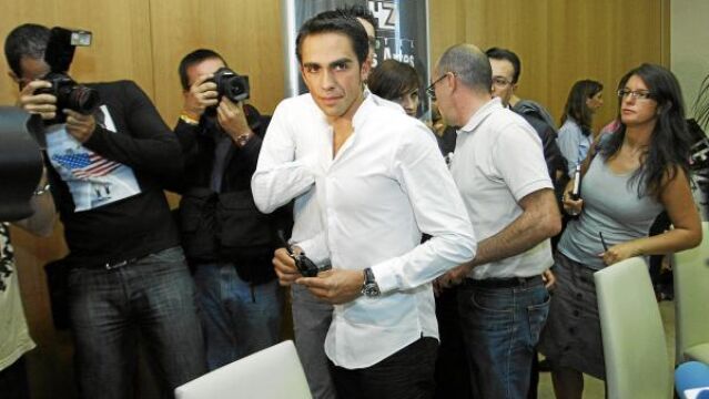 Alberto Contador, ayer antes de comenzar la conferencia de prensa