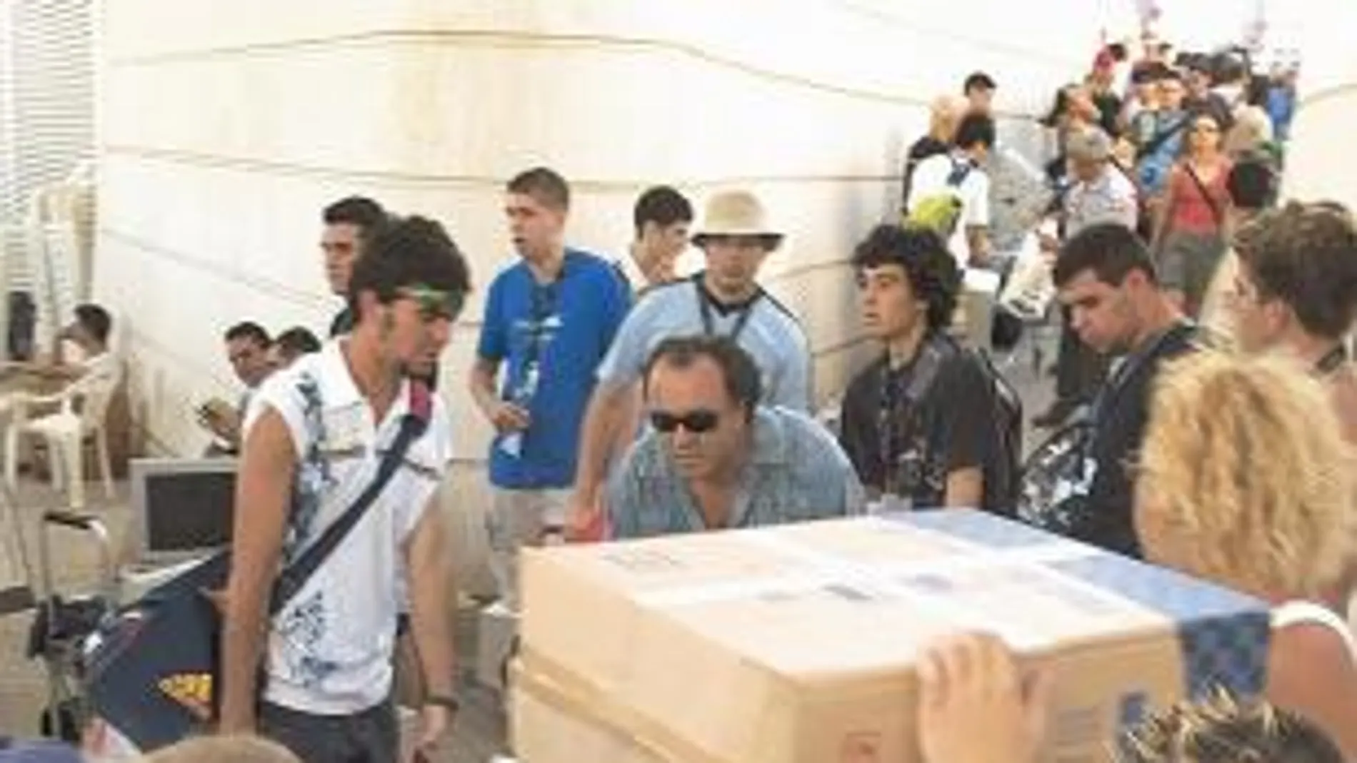 «Campuseros» en plena faena de alojamiento