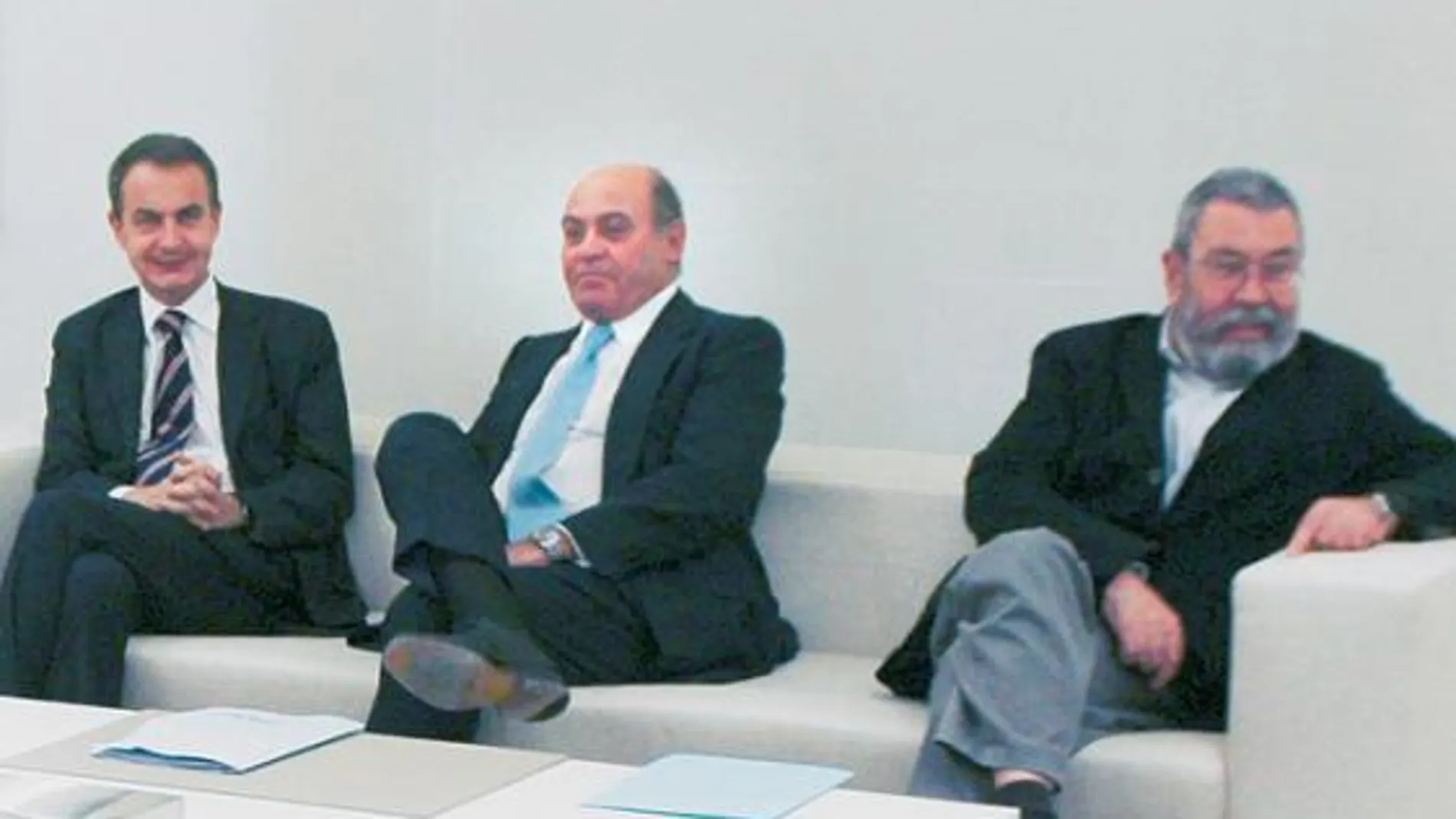 Zapatero, Díaz Ferrán y Méndez, en una imagen de archivo de un encuentro en Moncloa