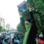 Musavi vuelve al frente de las protestas