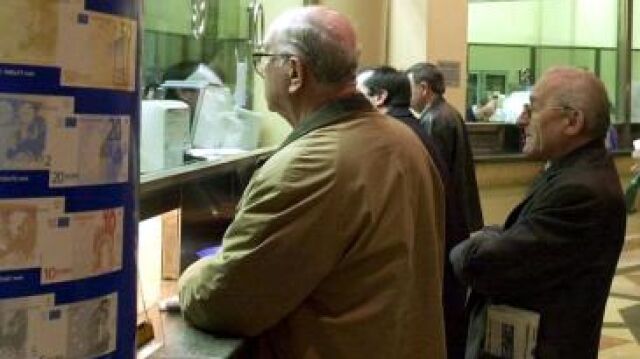 Pensiones congeladas y menos gasto por desempleo