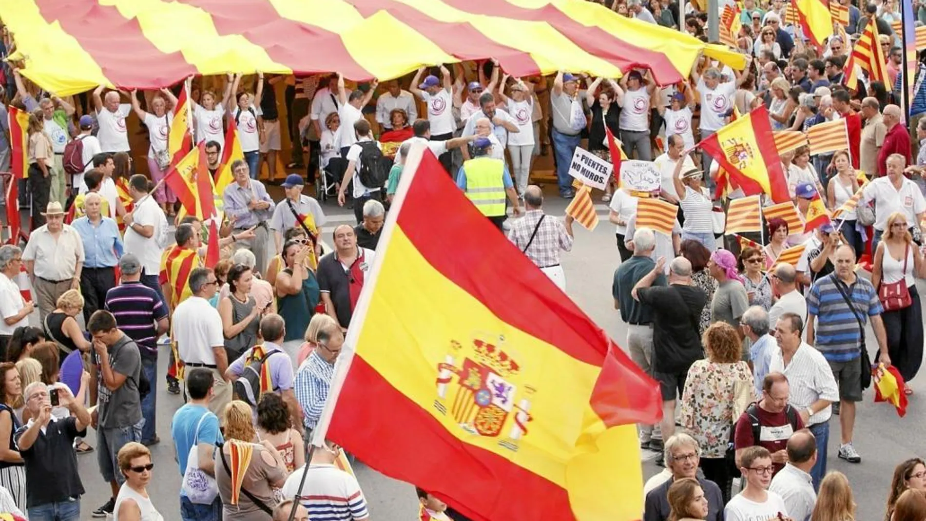 Manifestantes en contra de la secesión, el año pasado en la Diada