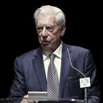 Mario Vargas Llosa durante su intervención en el debate sobre democracia y populismo en Latinoamérica en el llamado Foro Atlántico celebrado hoy en la Casa América.
