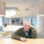 «No me retiro, seguiré escribiendo aunque es leer lo que me da placer»
