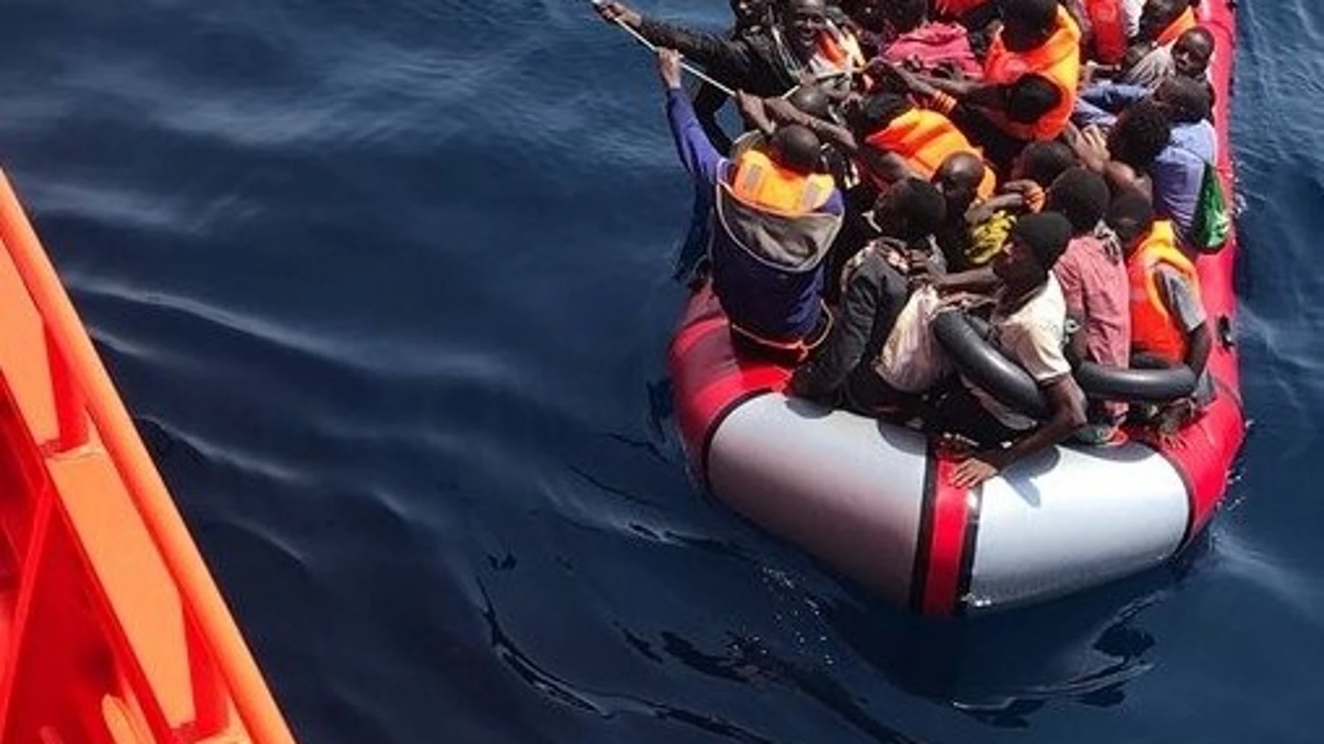 Salvamento Marítimo rescató a 70 personas el pasado domingo en dos pateras en el Mar de Alborán / Foto: EP