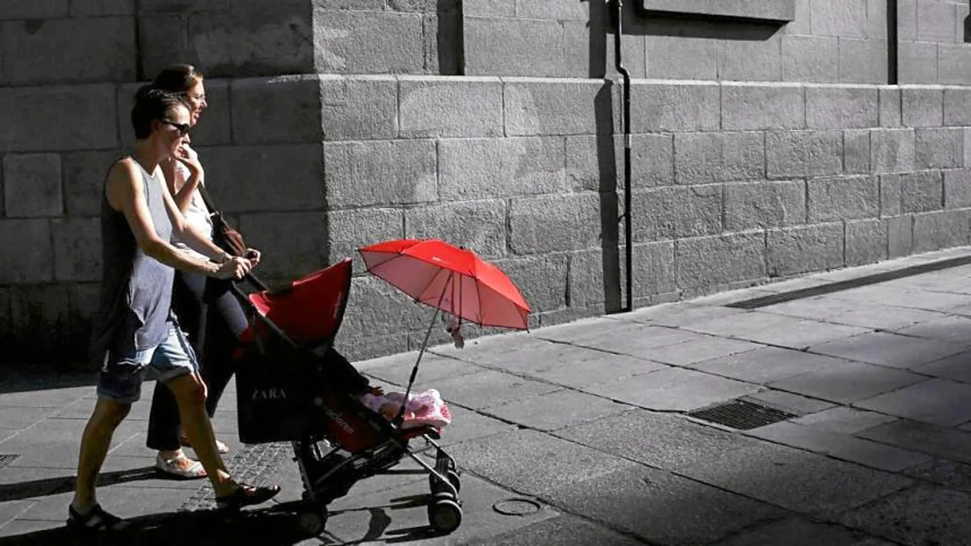 Crece el riesgo de pobreza entre las mujeres formadas que son madres
