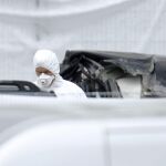 Un investigador en el lugar del accidente