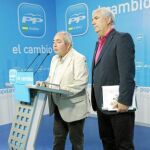 Manuel Pastrana y Francisco Carbonero, en una visita reciente a la sede del PP-A en Sevilla