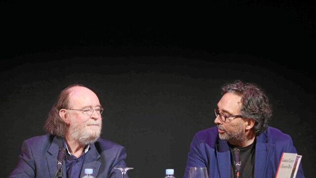 El universal etnógrafo Joaquín Díaz y Gabriel Calvo presentan «Trovadores y juglares» en la Feria del Libro de Valladolid