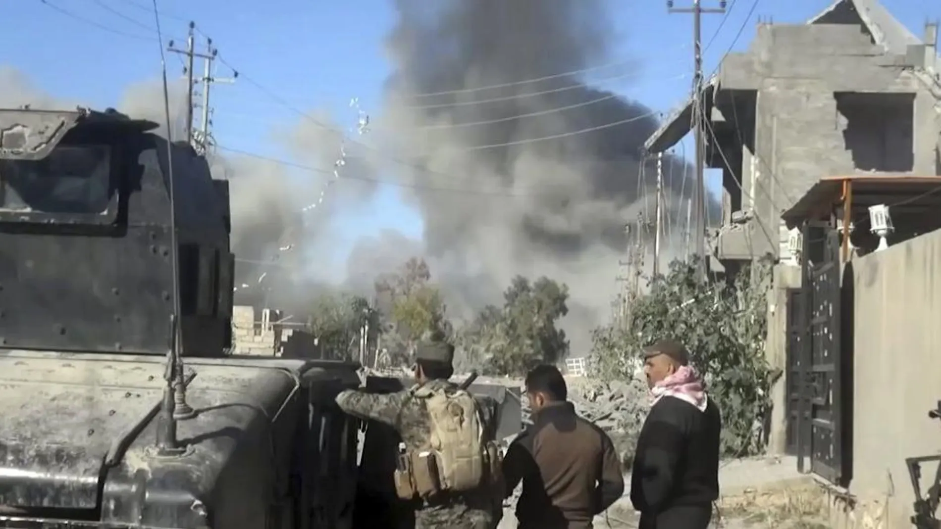 Combates entre las fuerzas de seguridad iraquíes y los milicianos del Estado Islámico en Ramadi.