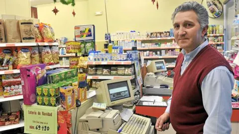 Lorenzo Moreno / Nunca dirá a nadie lo que ganó en la lotería pero repartió en 2000 hasta 15.000 millones de las antiguas pesetas entre 2.000 familias.