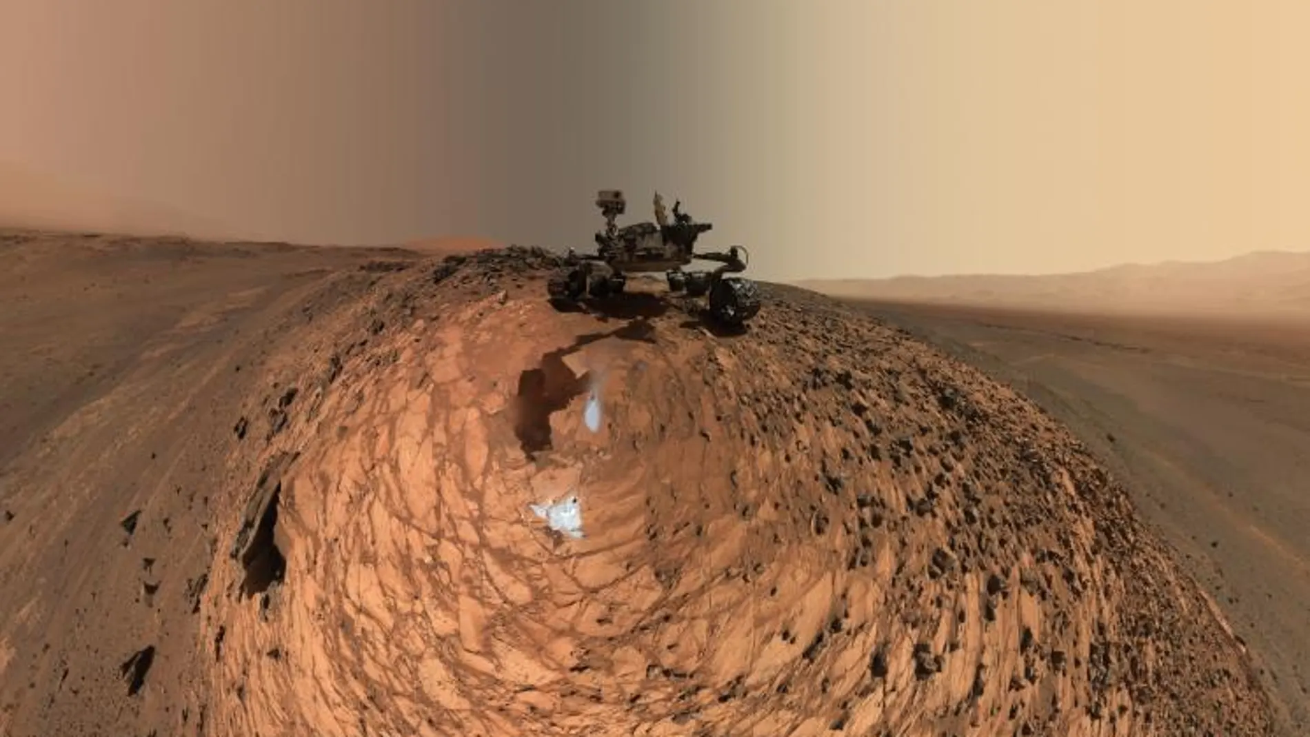 El Curiosity se hace un «selfie» con rocas ricas en hidrógeno