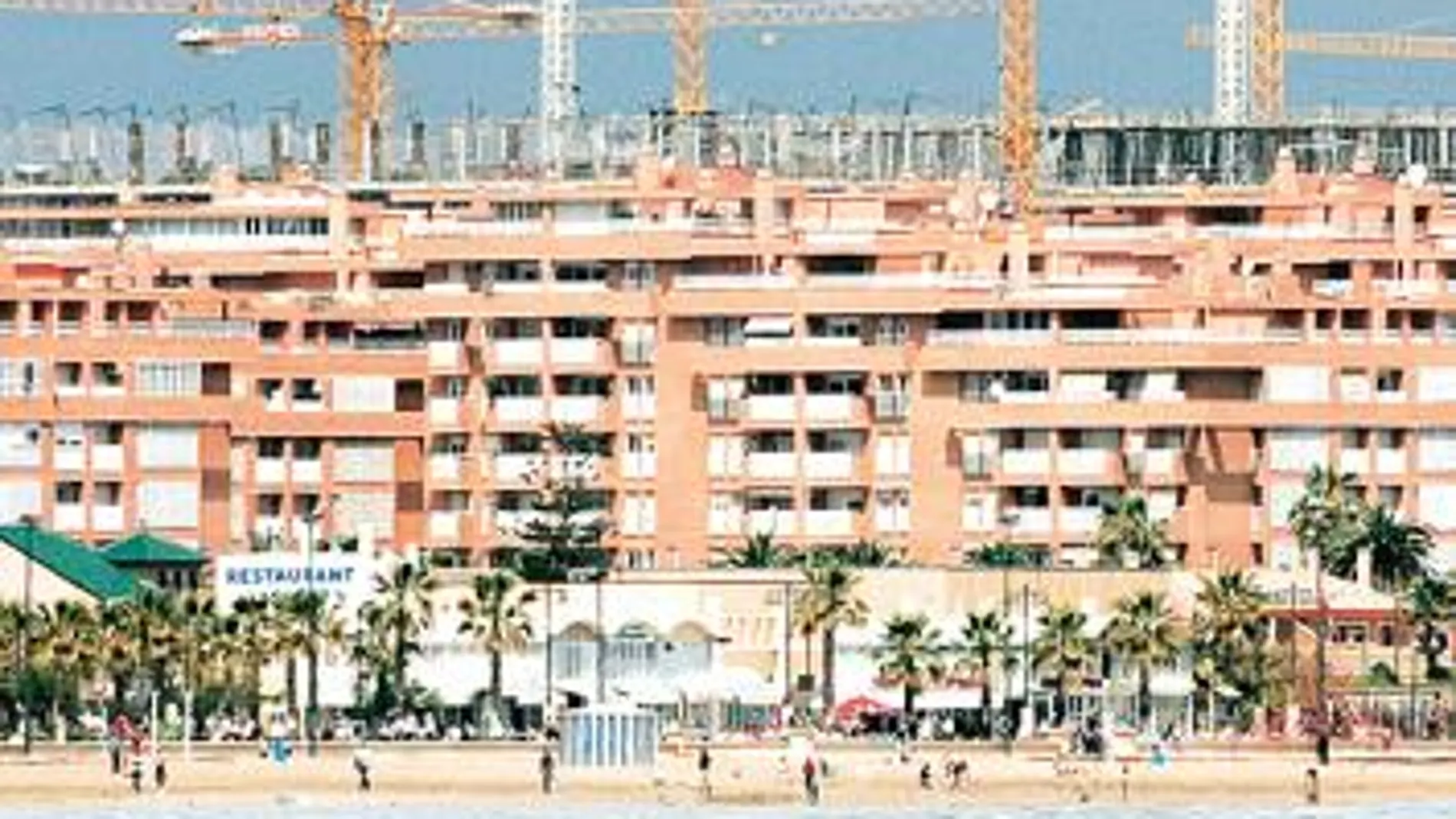 Edificaciones en la playa de La Malvarrosa de Valencia en 2007