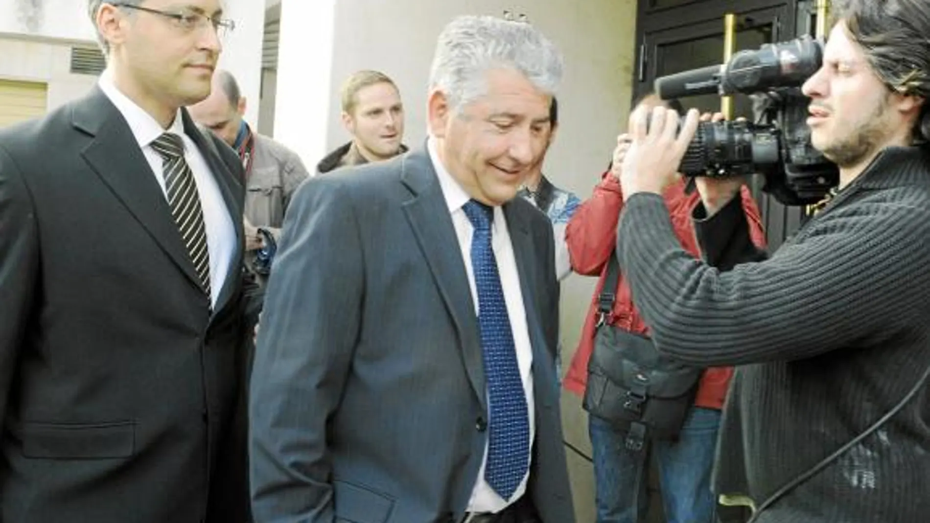 Siete meses de cárcel para el ex alcalde de Armilla