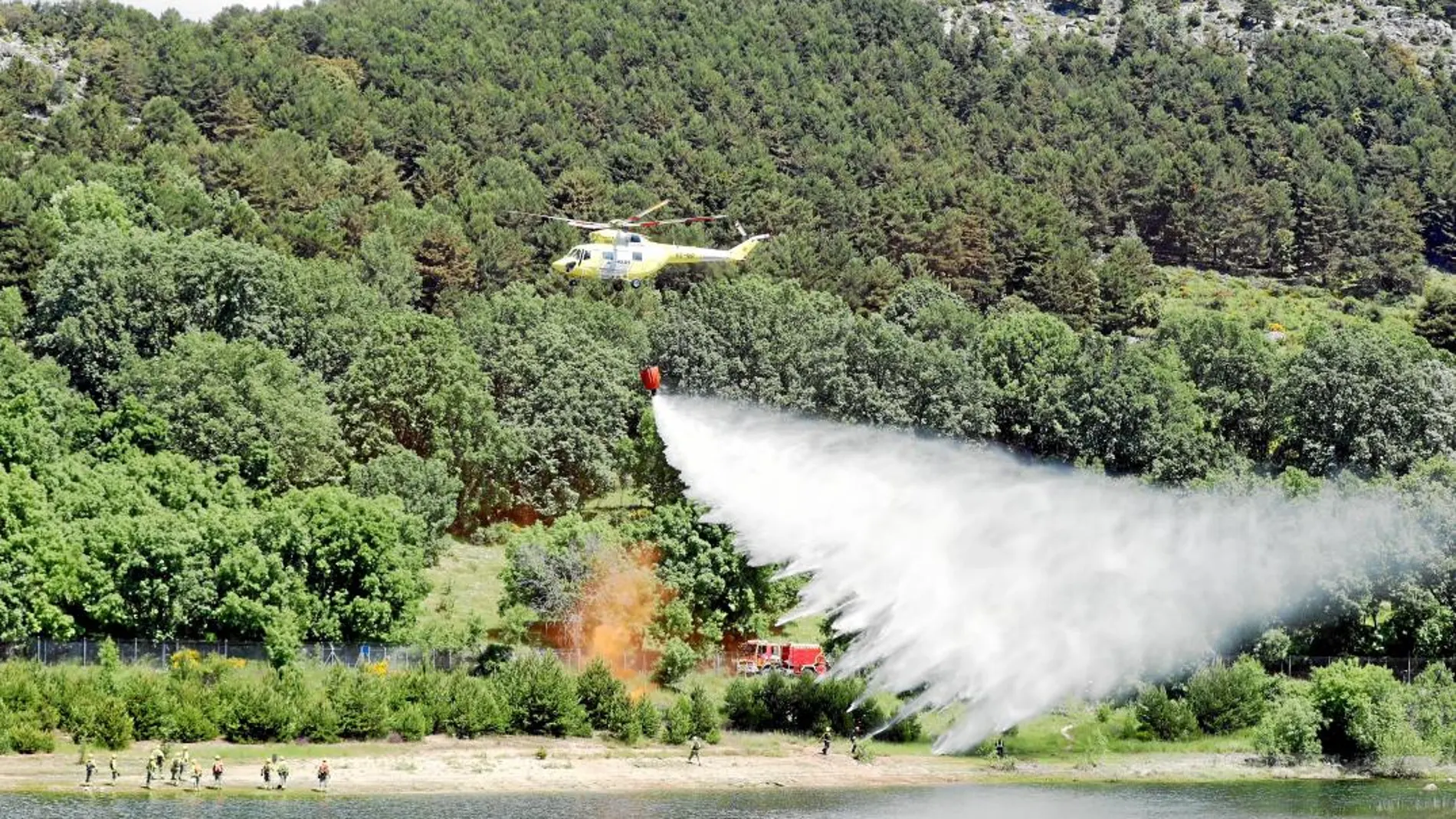 La Comunidad de Madrid cuenta con nueve helicópteros para la campaña de incendios de este verano / Foto: Efe