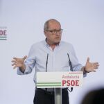 El secretario de Organización del PSOE de Andalucía, Juan Cornejo, durante su comparecencia hoy en Sevilla
