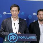 El portavoz adjunto Antonio Gallego (i) y el portavoz de presupuestos, Jaime de Olano.