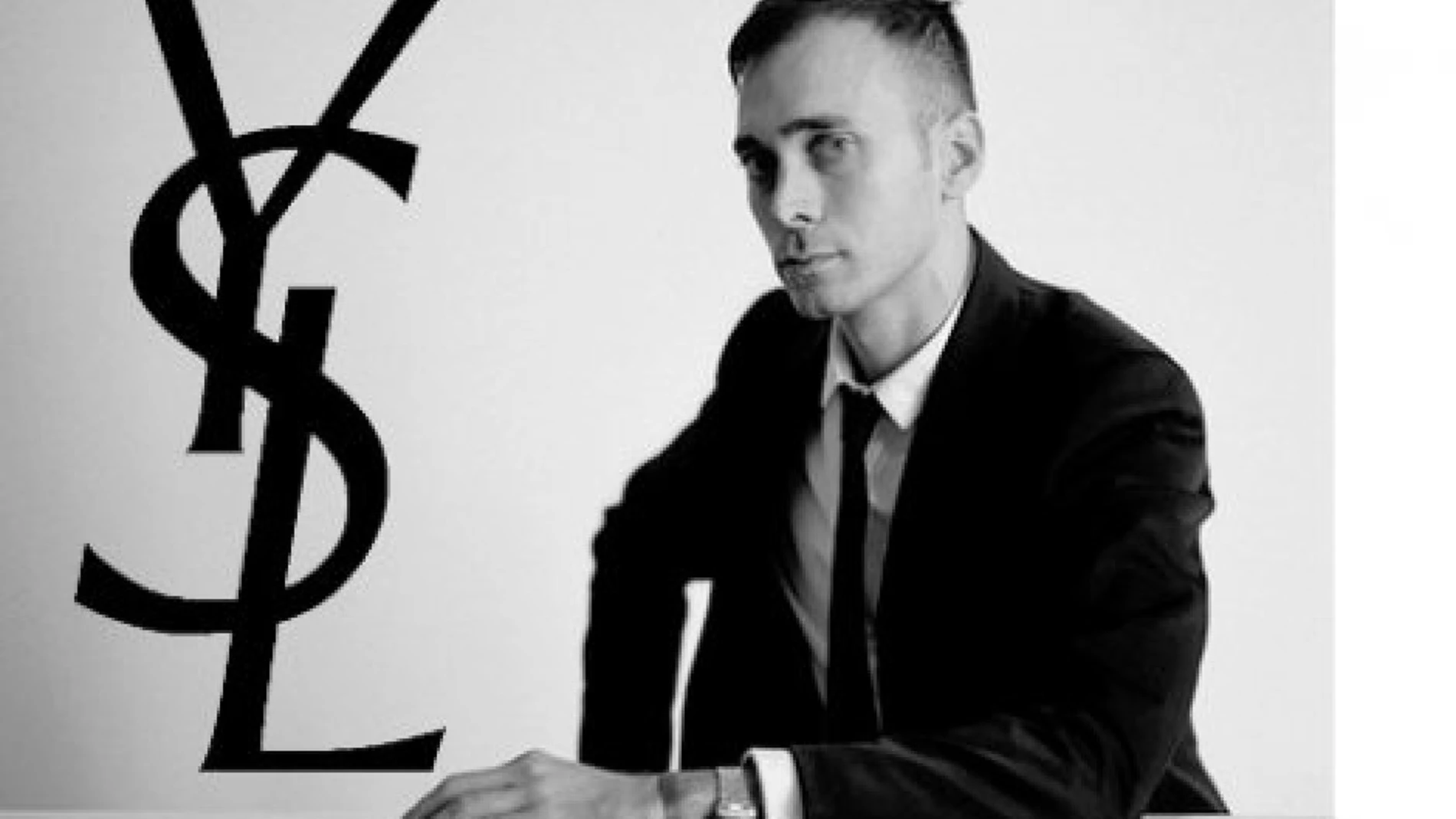 El modisto Hedi Slimane tomó las riendas de la casa francesa en 2012.