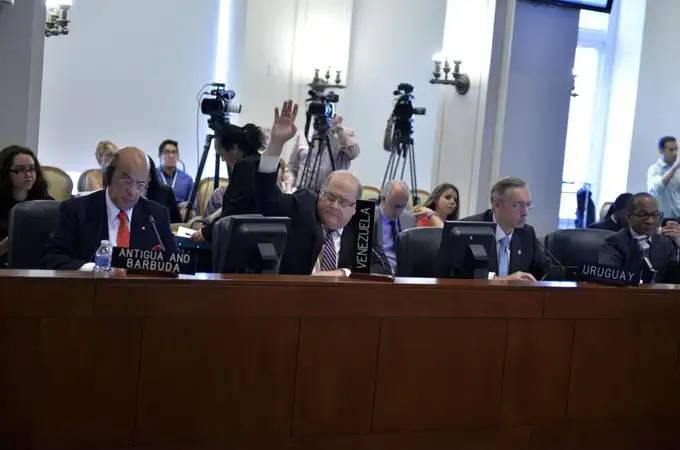 La OEA adopta un texto conciliador sobre Venezuela en una sesión sin Almagro