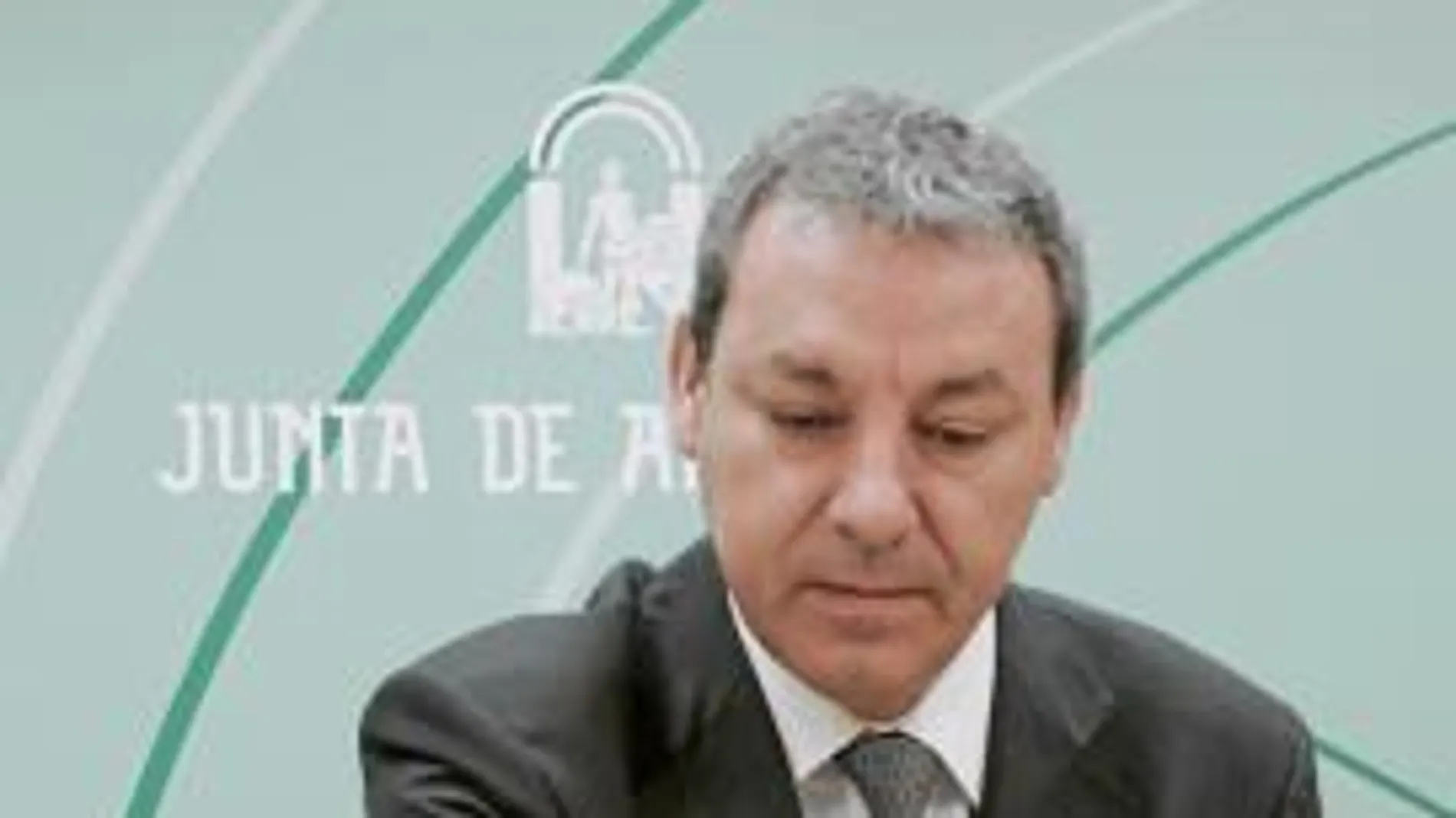 El consejero Francisco Álvarez de la Chica, ayer en la sede de la Consejería de Educación en Sevilla