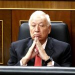 Moncloa «cruza los dedos» para que Margallo no se salga de la agenda acordada
