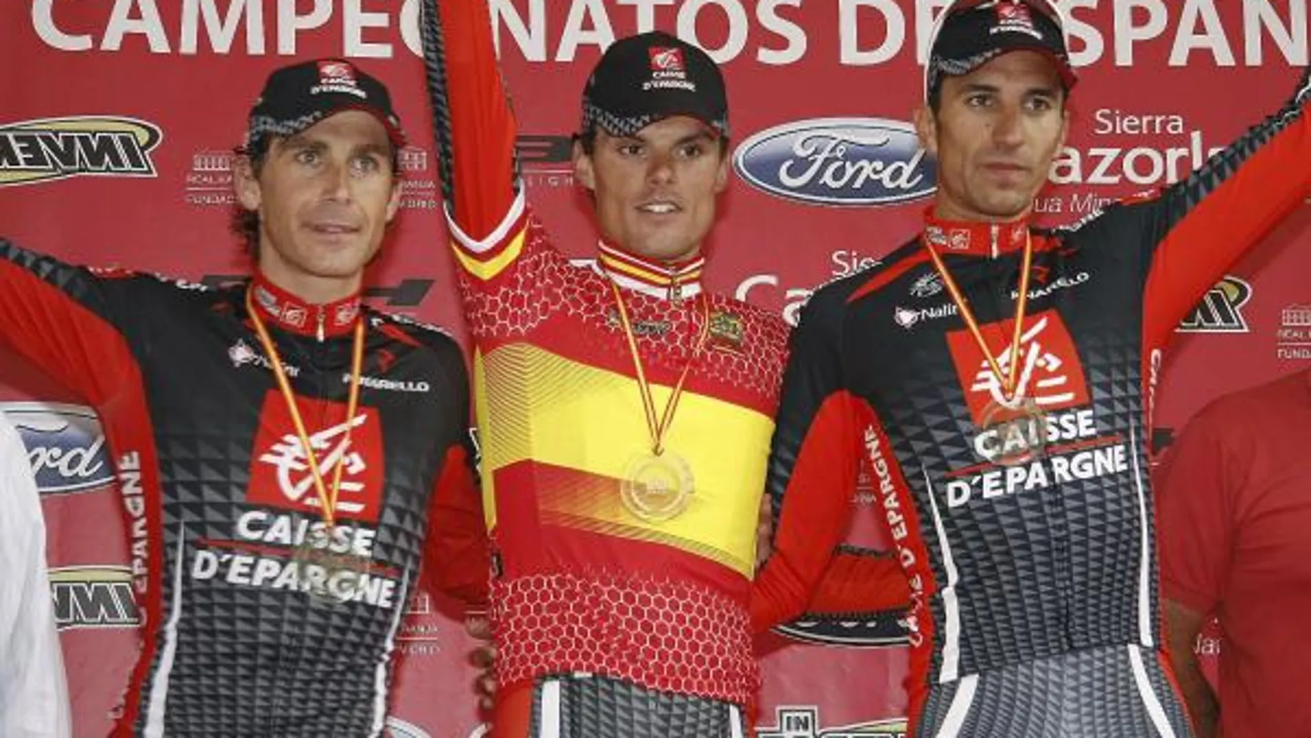 Iván Gutiérrez, a la izquierda, también triunfó en la prueba contrarreloj por equipos