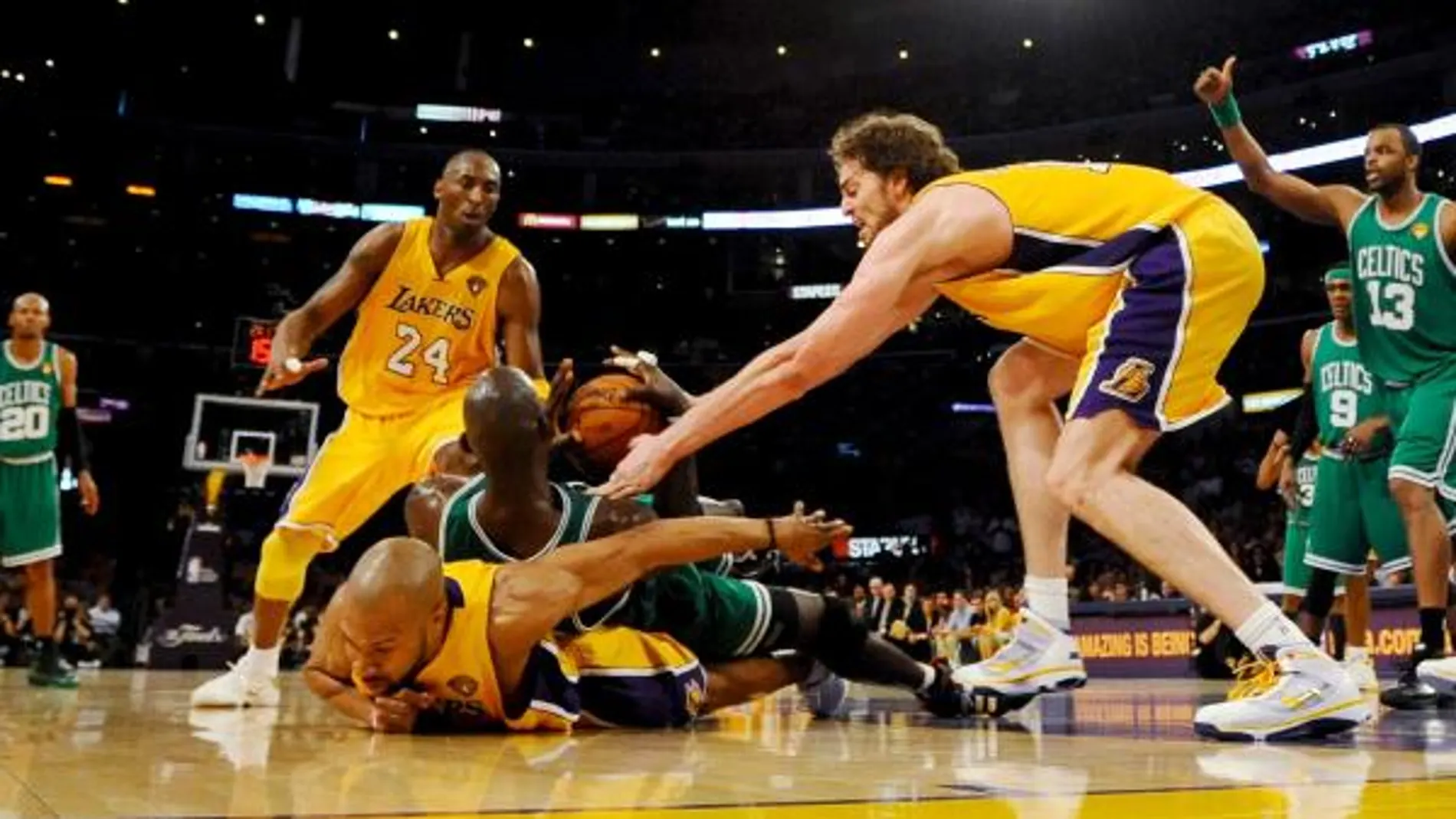 Lakers y Celtics se citan en un duelo final para la Historia