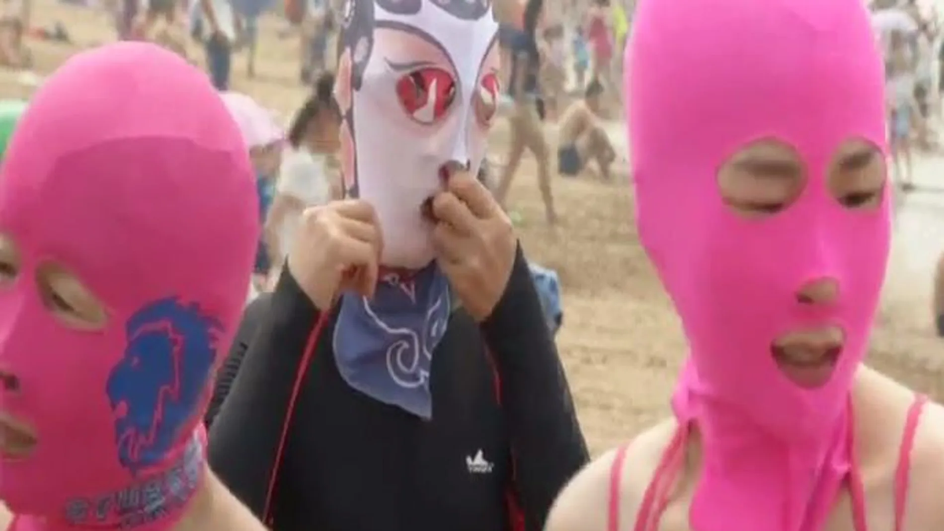 La moda del facekini arrasa en China