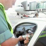 Los conductores «cazados» con exceso de velocidad o alcohol pueden perder su permiso para trabajar en las pistas del aeropuerto