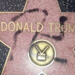 Dibujan una esvástica nazi sobre la estrella de Donald Trump
