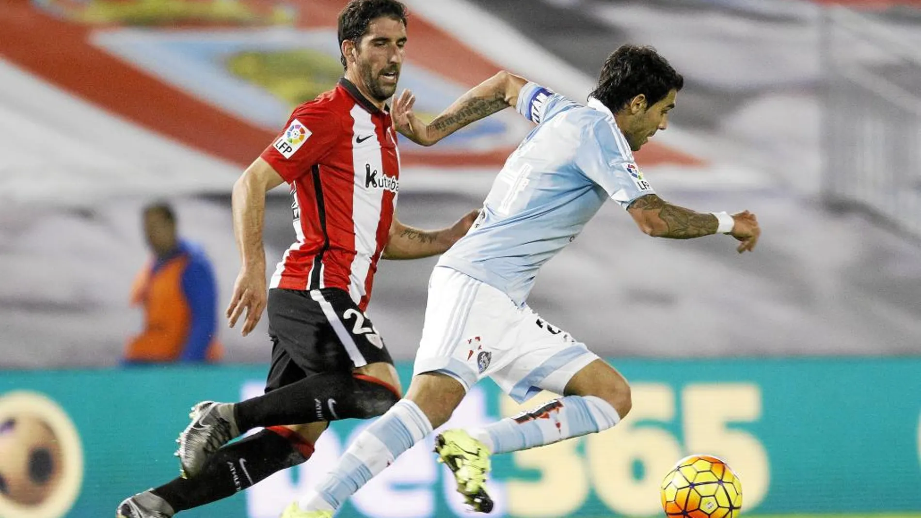 Augusto controla ante Raúl García