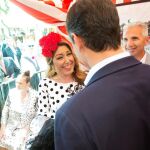 El secretario general del PSOE, Pedro Sánchez acompañado por la presidenta de la junta de Andalucía, Susana Díaz en la caseta de la prensa de la Feria de Abril.