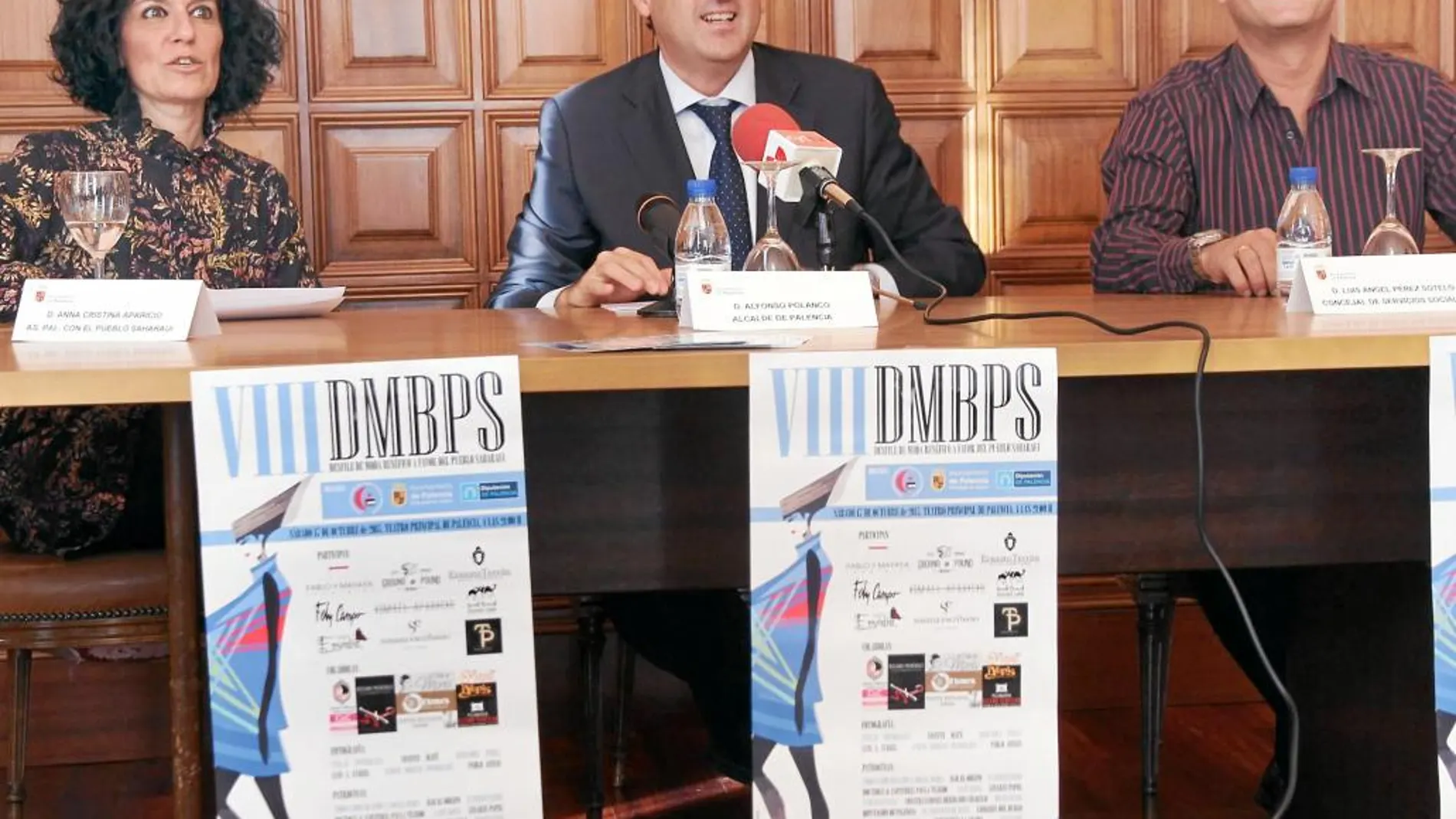 El alcalde, Alfonso Polanco, Anna C. Aparicio y Luis Pérez presentan el desfile