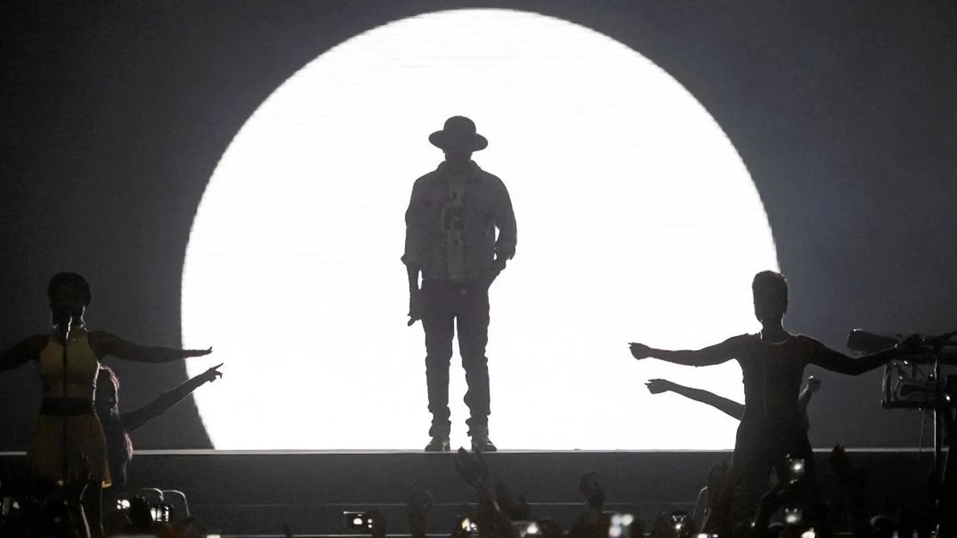 Nombres propios Arriba, Pharrell Williams, que vendrá con su banda N.E.R.D. y abajo Jack White que vuelve a estar en plena forma tras olvidar ya su pasado como The White Stripes