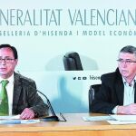 El conseller de Hacienda, Vicent Soler (izquierda) y el de Economía, Rafael Climent