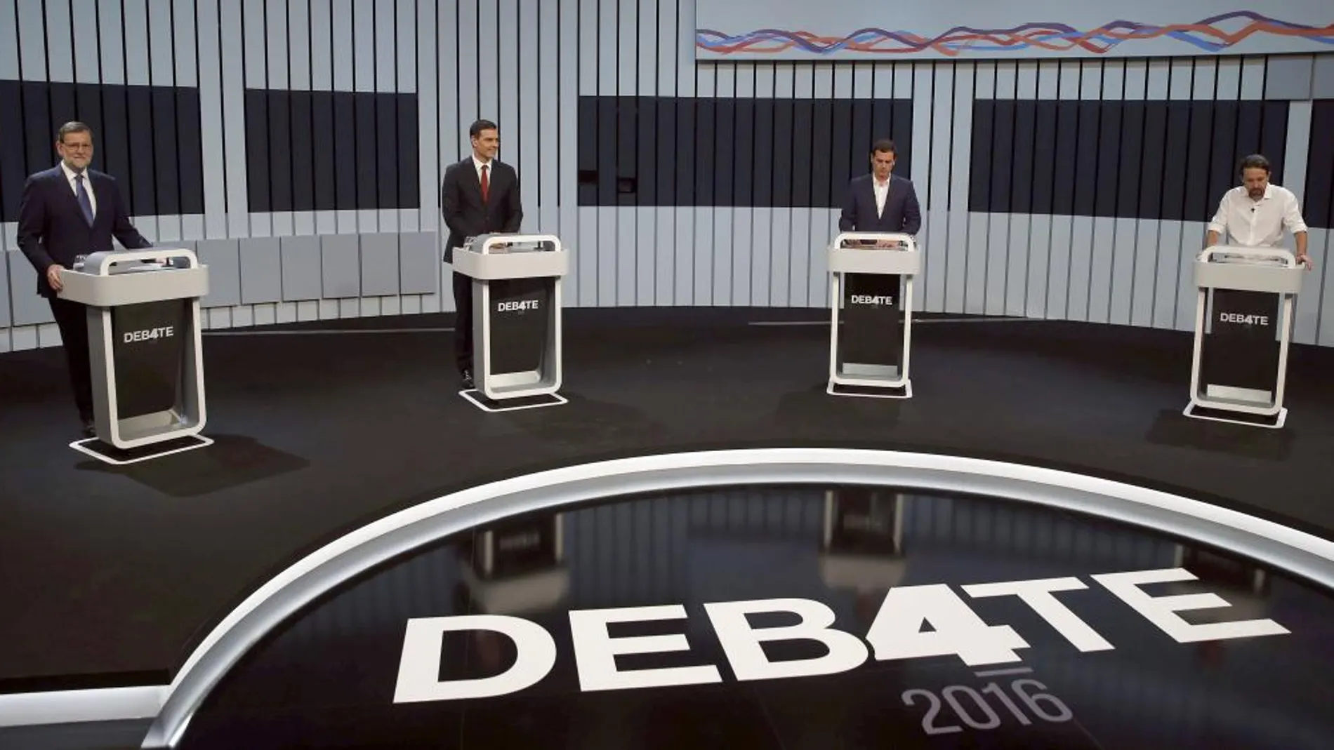 Las cuatro candidatos, durante el debate.